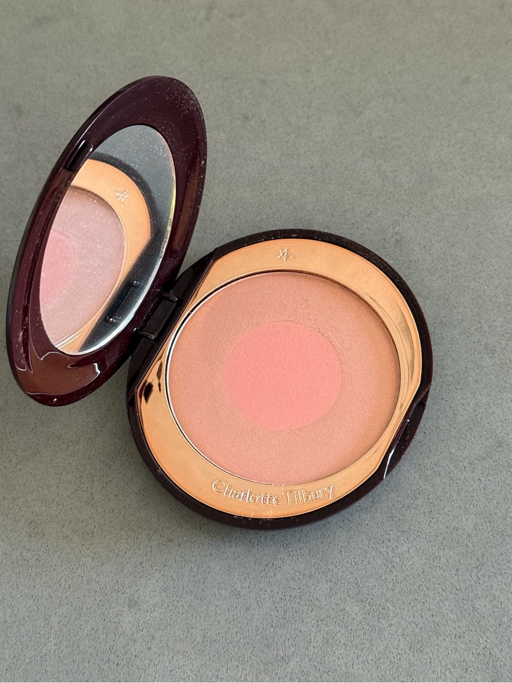 LOVE GLOW Charlotte Tilbury Cheek to Chic